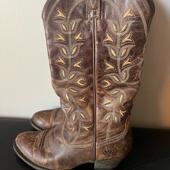 Ariat Shoes - Ariat Brown Leather Boots with Textured Finish